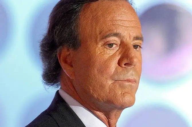 Julio Iglesias anuncia acciones legales tras denuncias por presunta agr3sión s3xu4l 